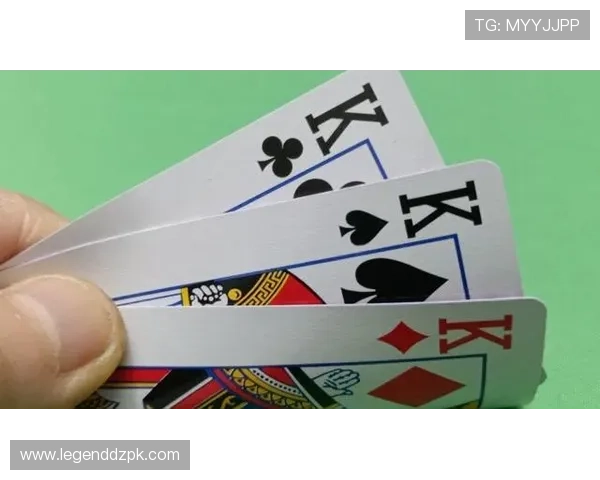 三公扑克牌玩法规则全解析：提升你的游戏水平和获胜几率的方法